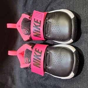 Nike Team Hustle D8 size 9c